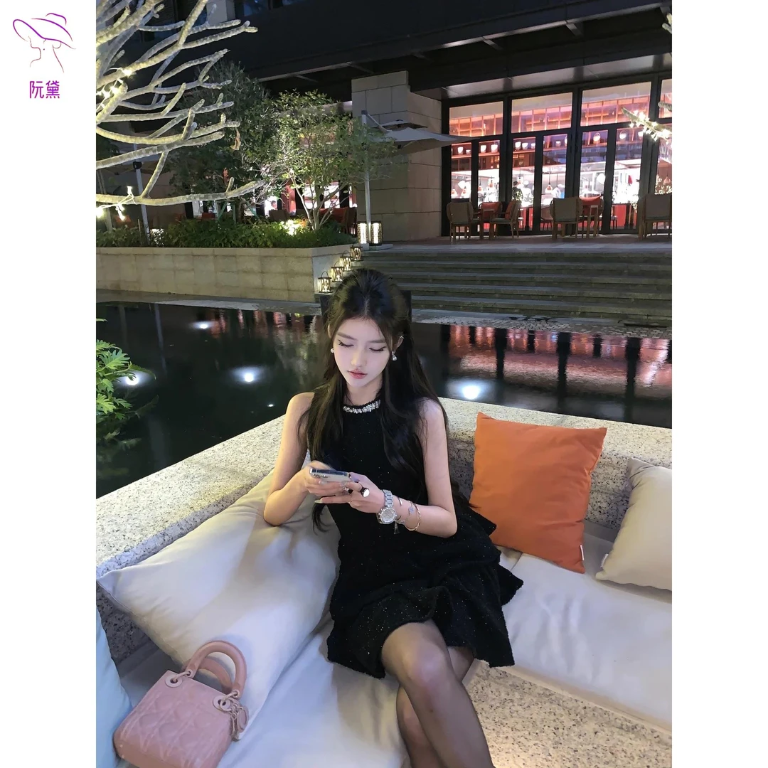 阮黛法式小香风黑色细闪钻石领背心连衣裙高级感名媛气质收腰显瘦