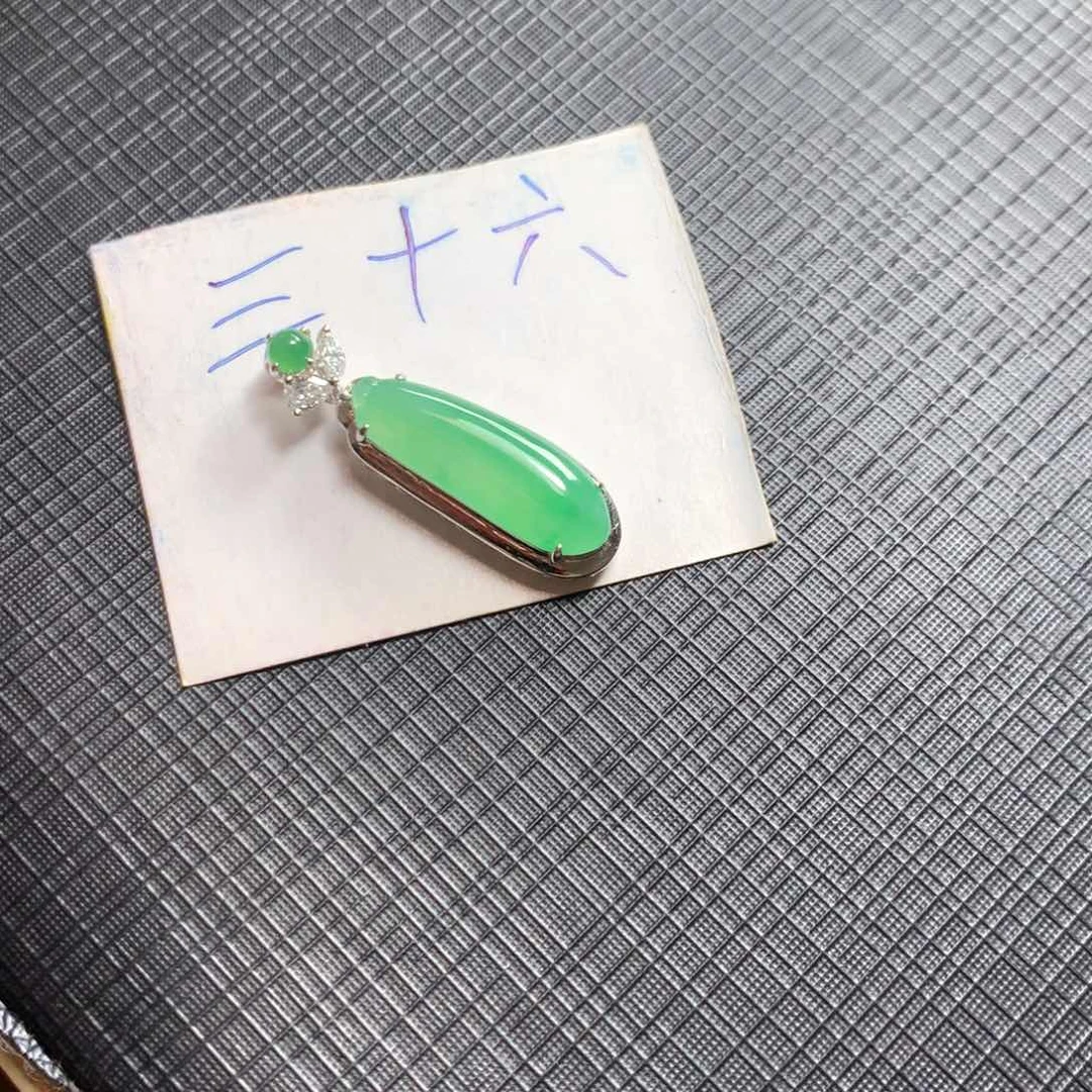颈饰18K金镶嵌翡翠翡翠