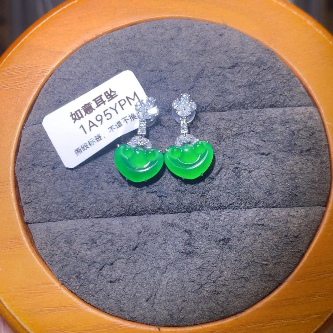 18K金镶嵌翡翠耳坠如意