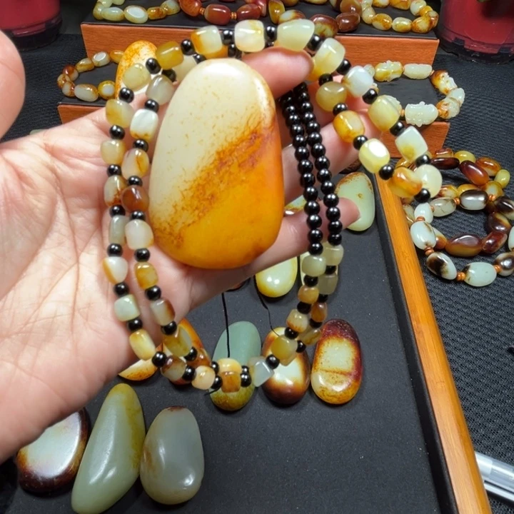 安***哲和田玉未镶嵌颈饰