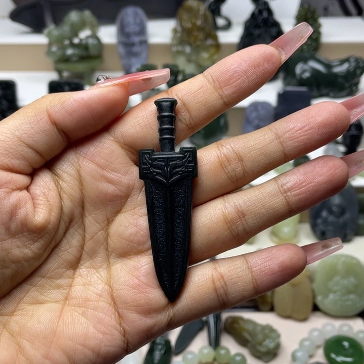 柒***黍和田玉未镶嵌颈饰