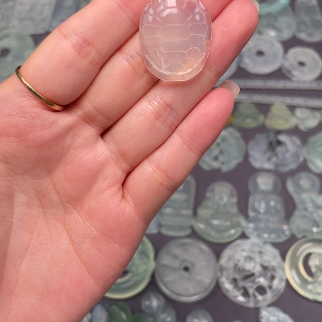 恒***志蛇纹石玉未镶嵌颈饰