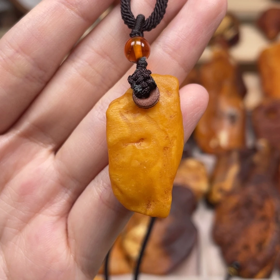 未镶嵌琥珀珠宝奇石