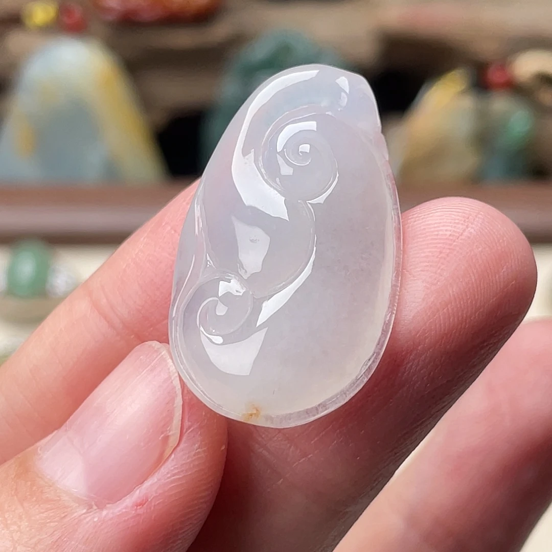 翡翠未镶嵌颈饰如意