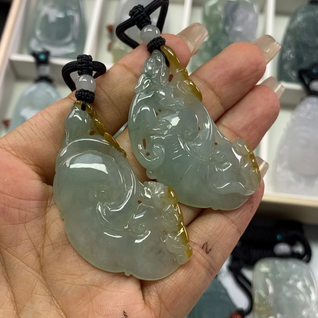 翡翠挂件未镶嵌翡翠