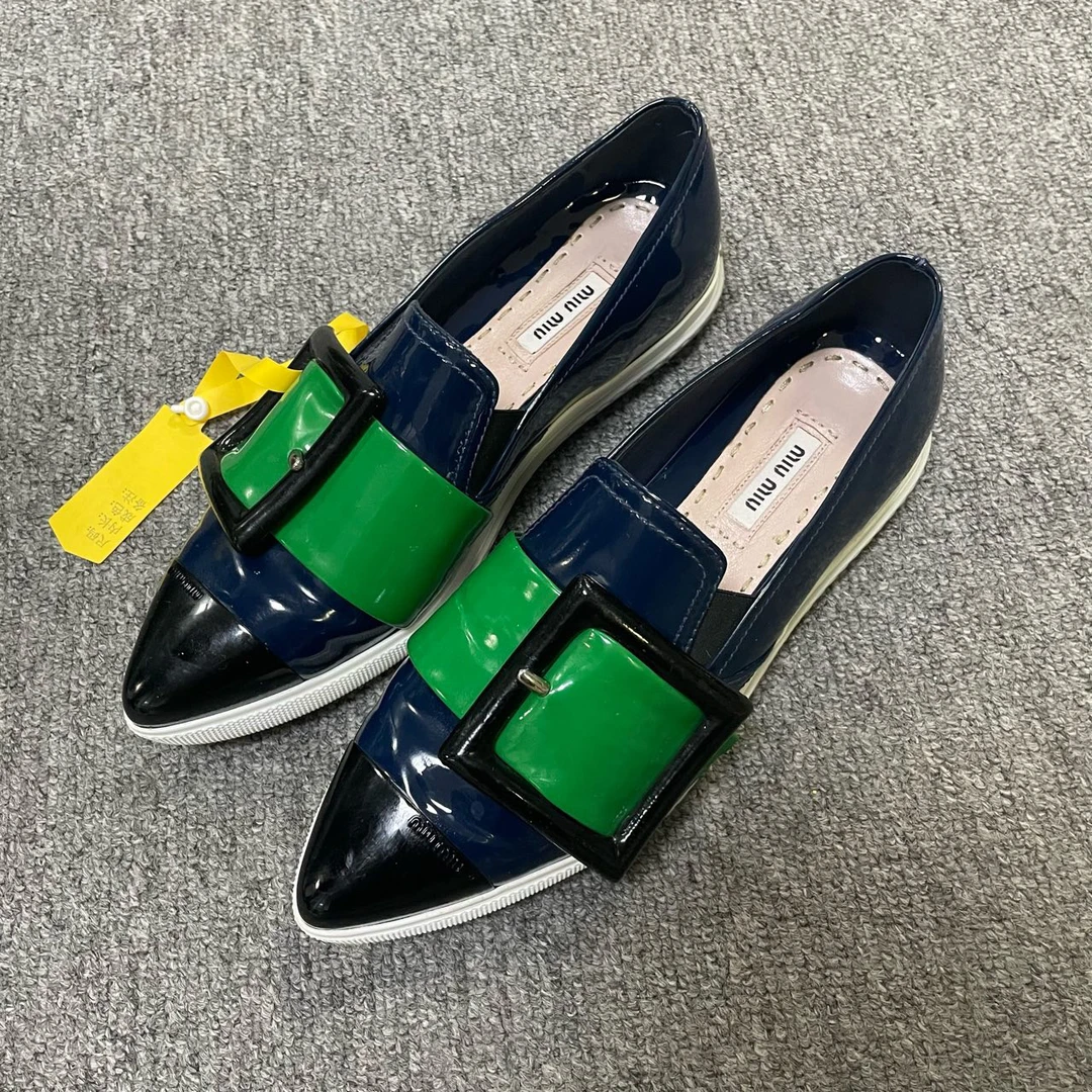 95新 MIU MIU/缪缪 套穿平底鞋  37码/8864