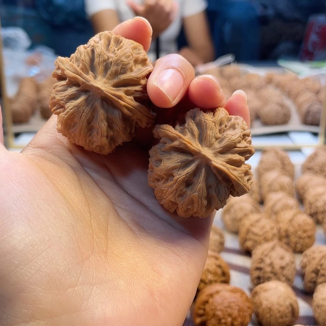 文玩核桃吊坠苹果园