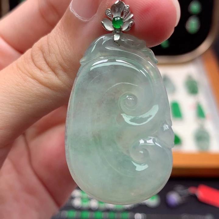 颈饰18K金镶嵌翡翠翡翠