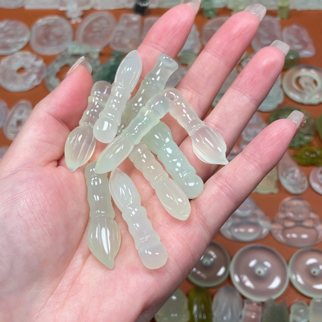 蛇纹石玉未镶嵌颈饰