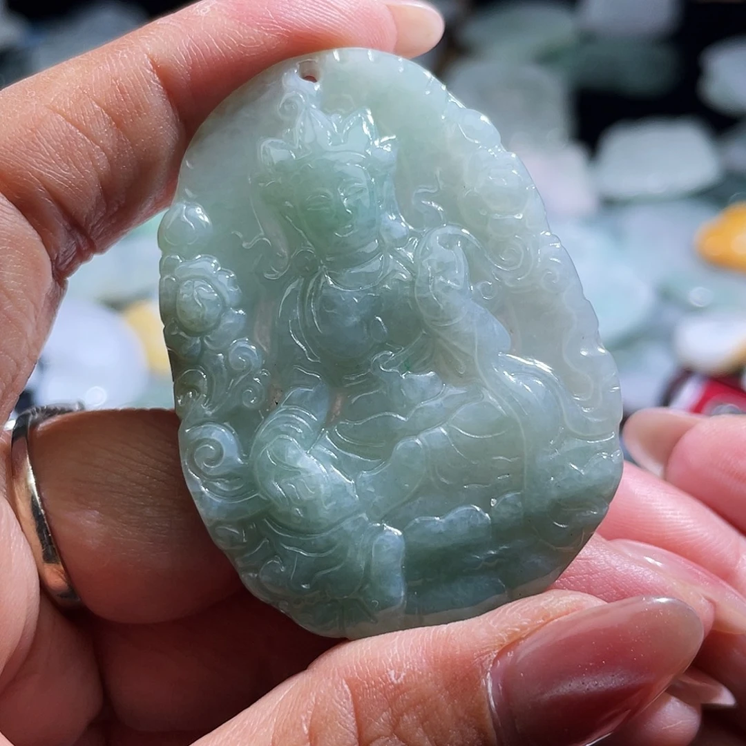 翡翠未镶嵌颈饰观音