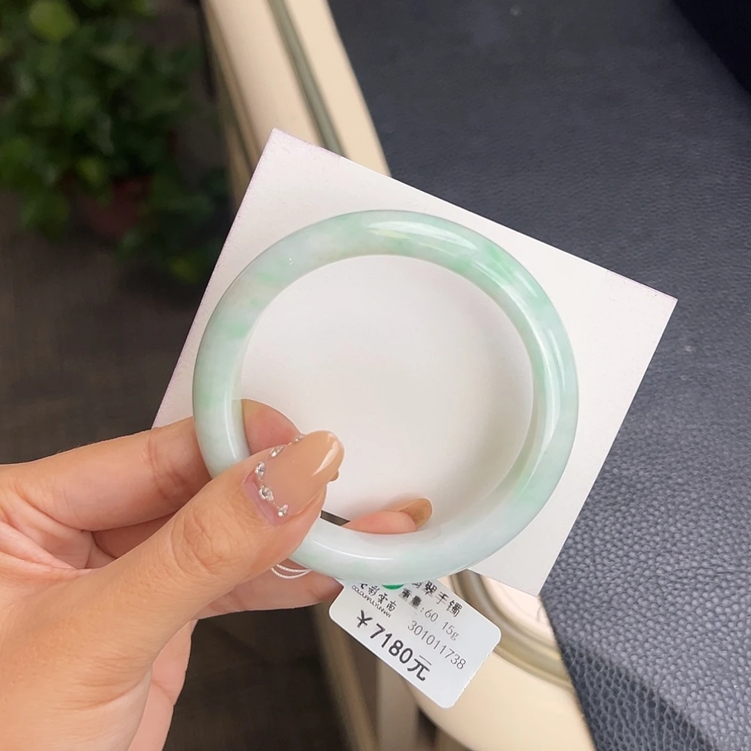 翡翠未镶嵌手镯58白底青