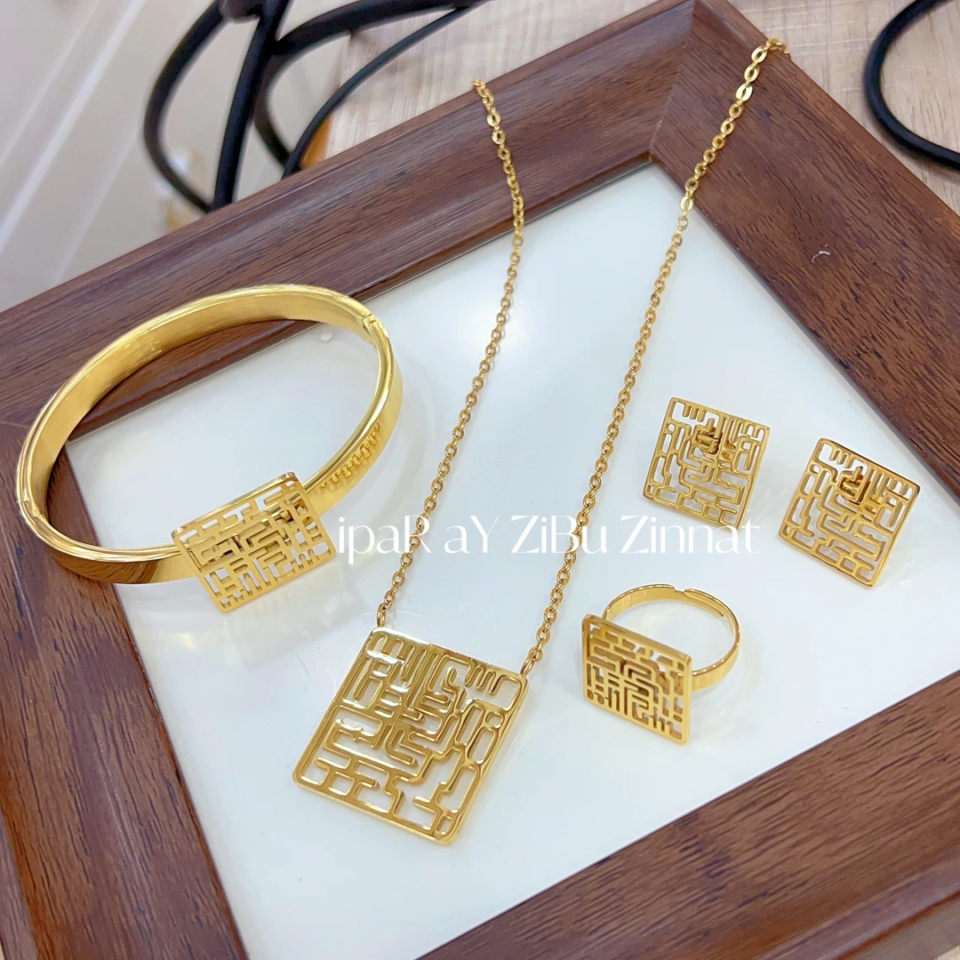 钛钢项链 新款时尚百搭气质个性钛钢四件套轻奢精美优雅