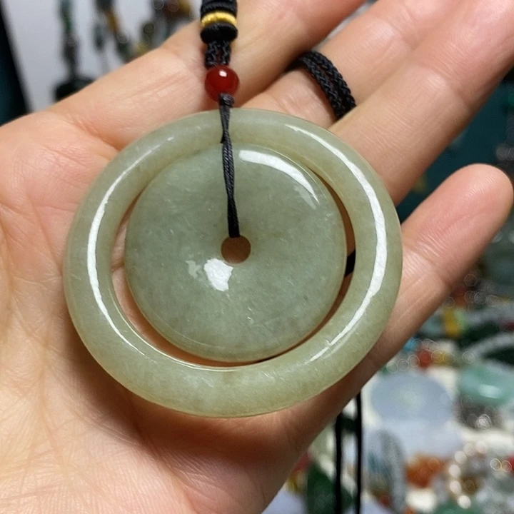 翡翠未镶嵌吊坠(赠链)