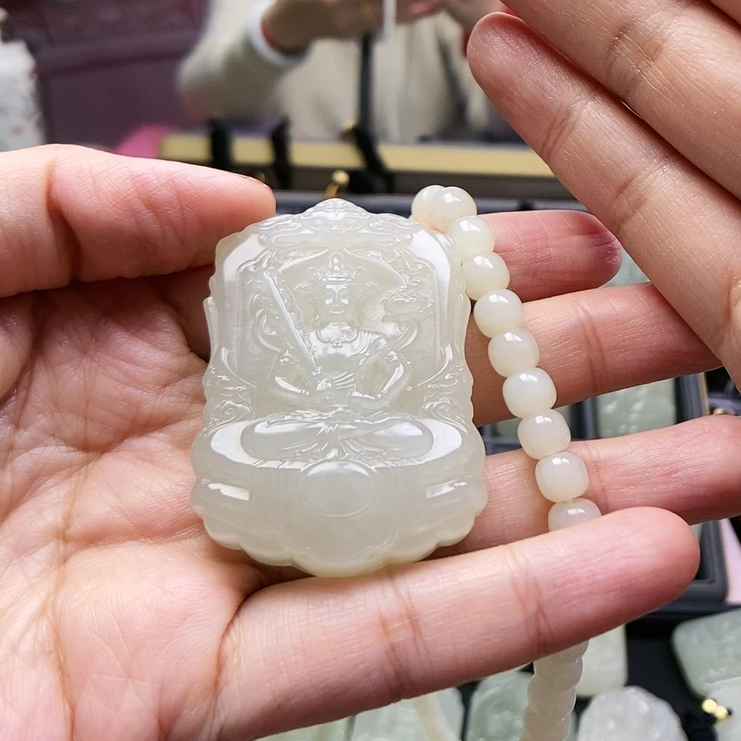 和田玉颈饰未镶嵌大*儿