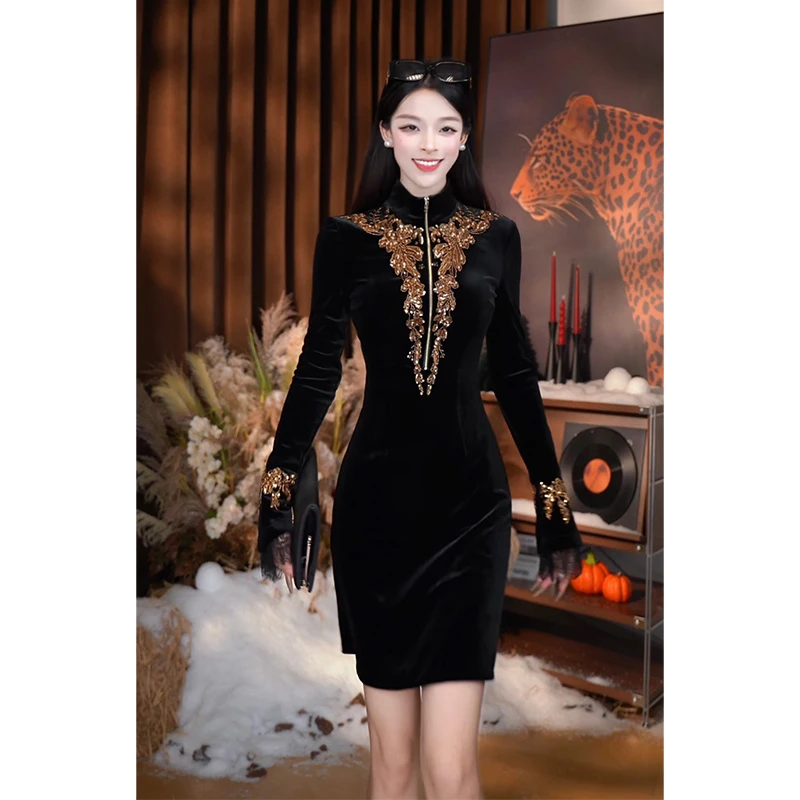 尤克菲儿 高定轻奢 原创设计 丝绒短款绣花连衣裙