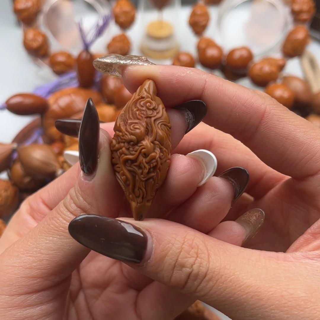 吊坠橄榄核整身龙