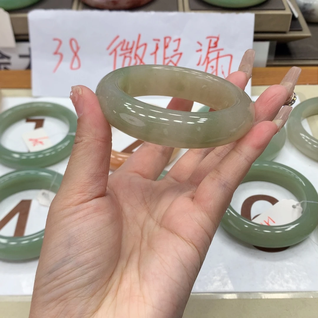 石英质玉手镯未镶嵌天**宝