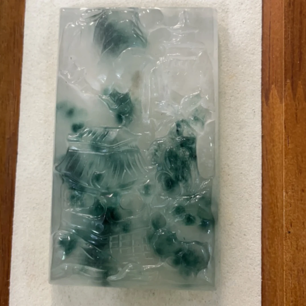 329  飘乌绿山水牌吊坠