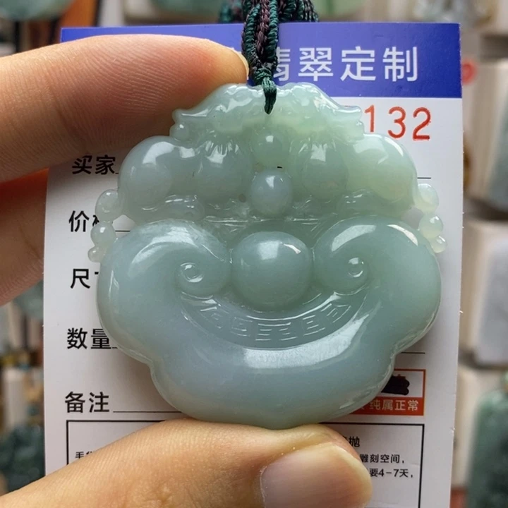 翡翠未镶嵌颈饰每天