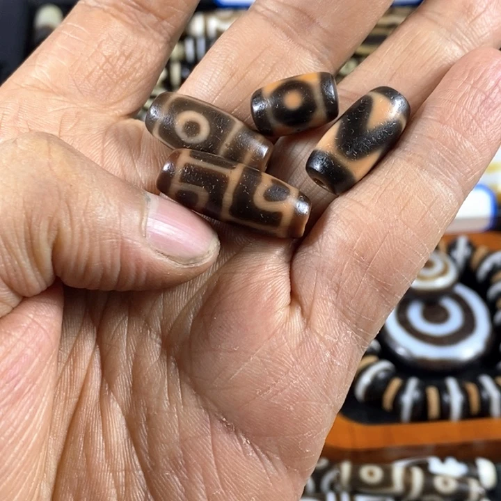 只买单纯的吊坠，没带链子，属的性质。老橘皮任挑一个