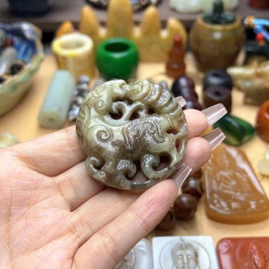 蛇纹石玉未镶嵌颈饰