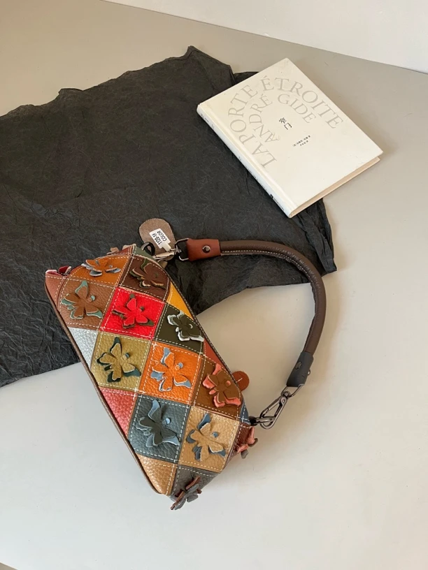 立体蝴蝶法棍包小众设计感手工制作重工头层牛皮菱格拼接彩色ab面