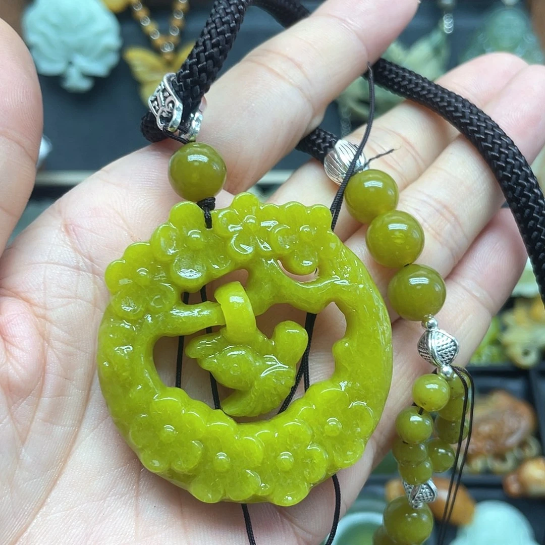 未镶嵌蛇纹石玉颈饰