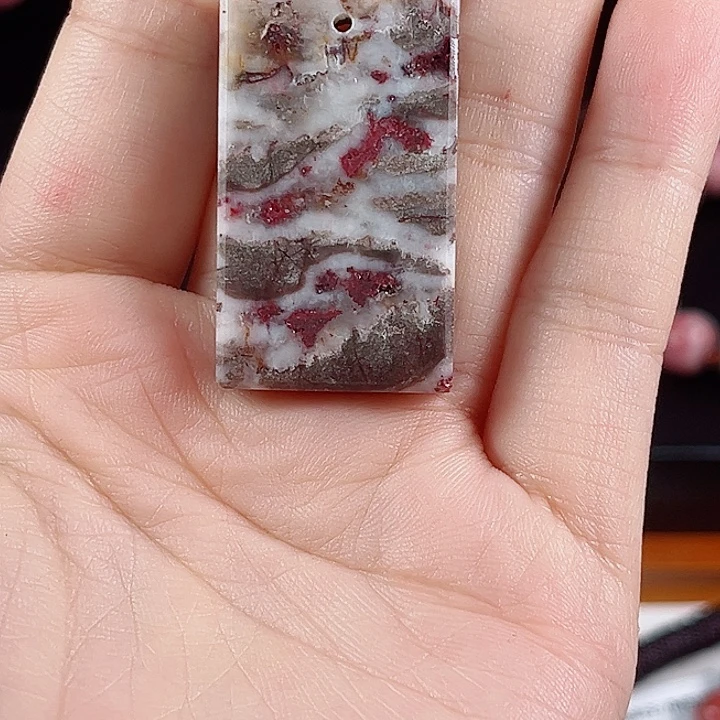 天然辰砂原石吊坠