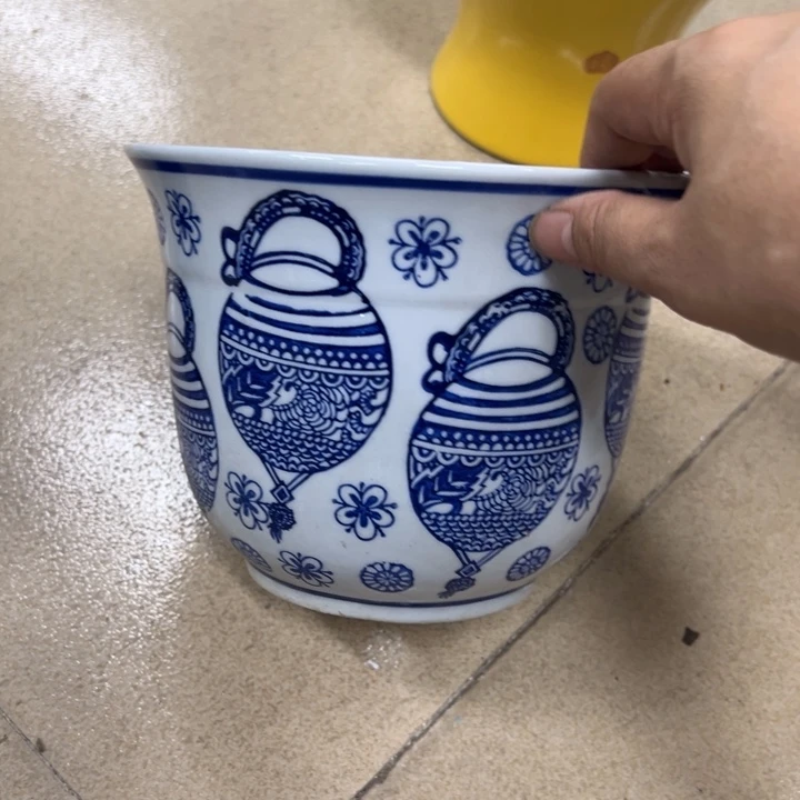 瓷片微瑕陶瓶。。。。。。丝丝