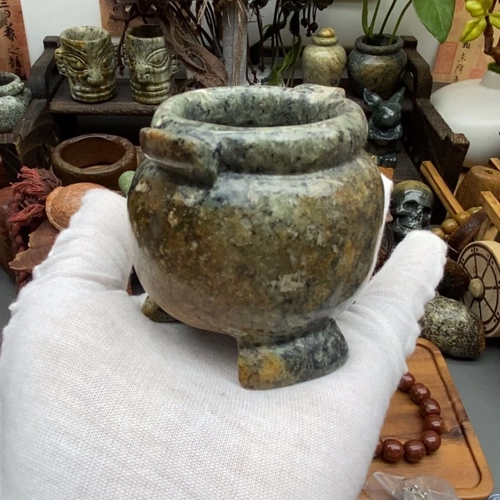 未镶嵌岫岩河磨玉（透闪石质玉）摆件