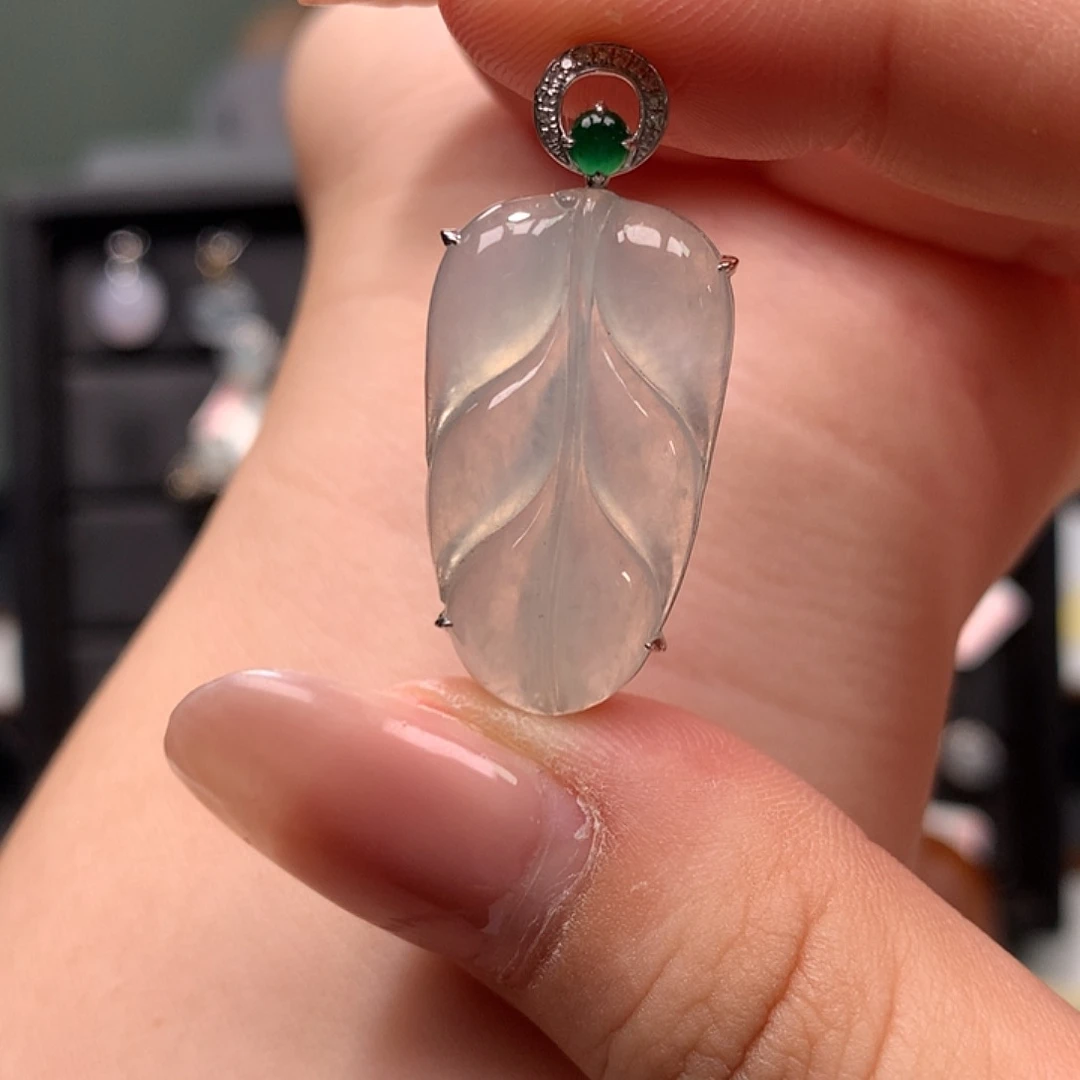 18K金镶嵌挂件翡翠