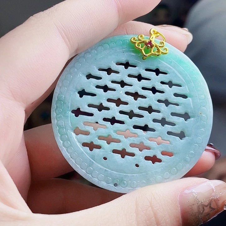 翡翠未镶嵌颈饰多样性