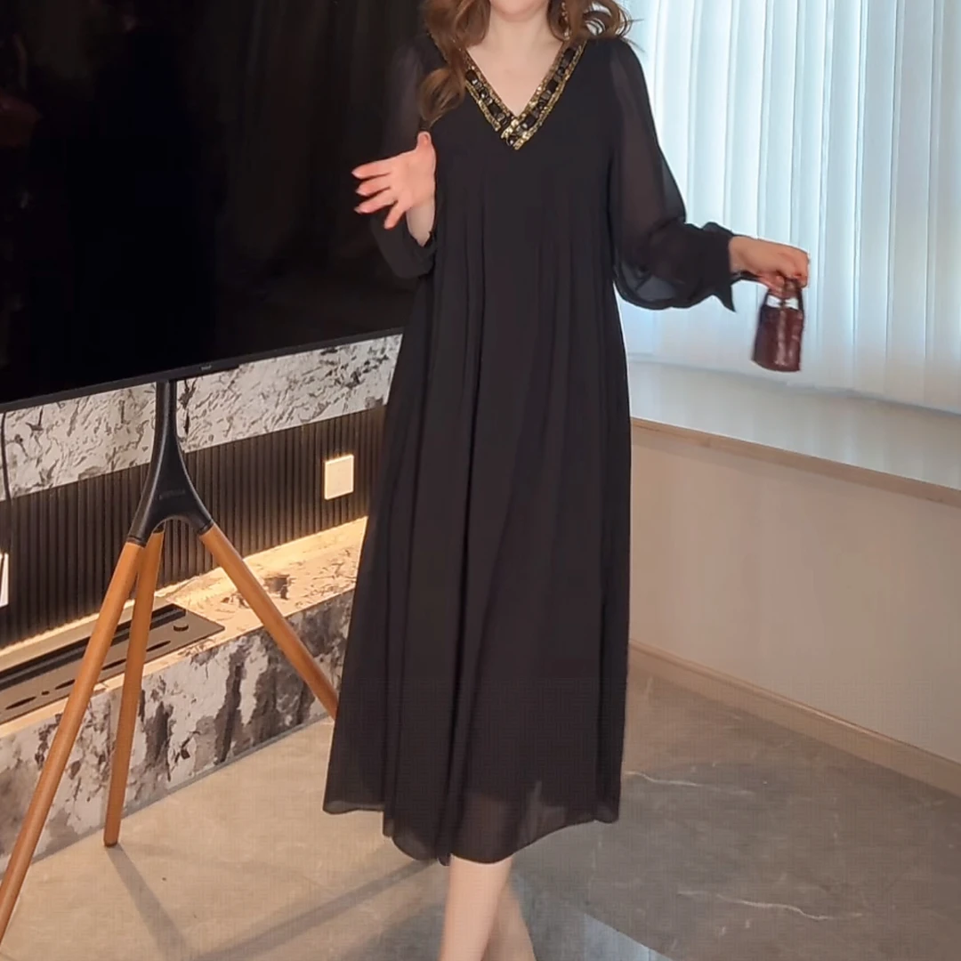 【奢也】高级轻奢大气手工钉珠钉钻黑金V领礼服感女装长款连衣裙