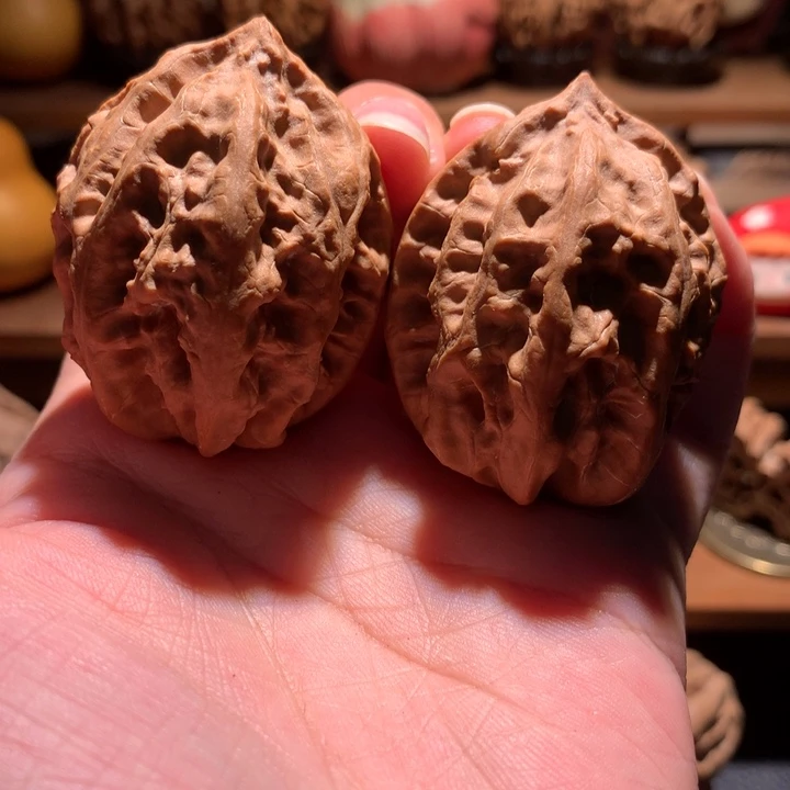 文玩核桃吊坠楸玥核102