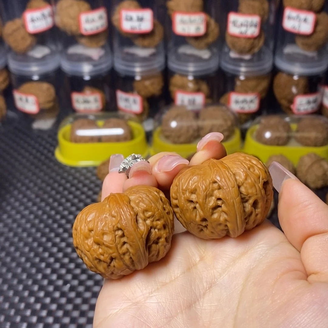 文玩核桃吊坠朱**?元宝