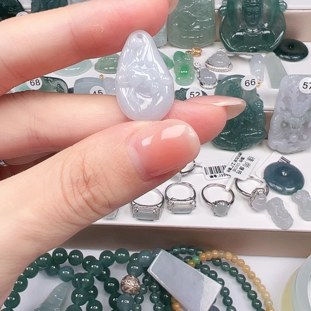 翡翠未镶嵌颈饰翡翠莲花吊坠