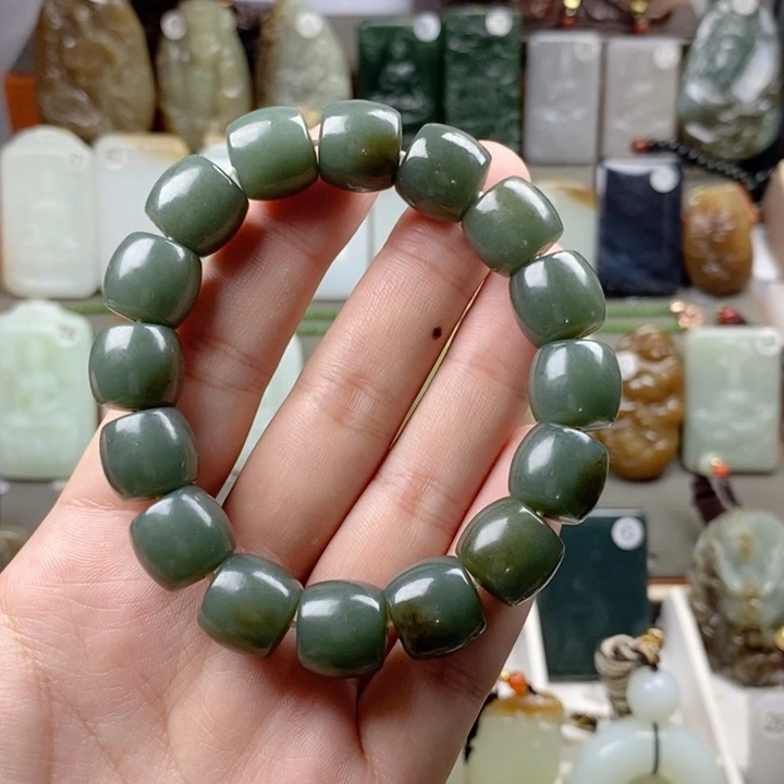 颈饰未镶嵌和田玉（糖玉）