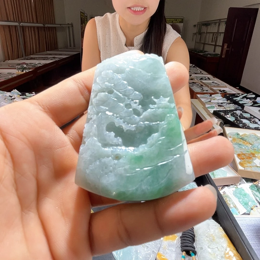 翡翠未镶嵌颈饰一