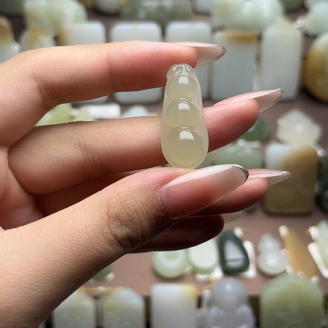 梦***儿和田玉未镶嵌颈饰