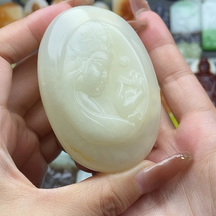 颈饰未镶嵌石英岩玉