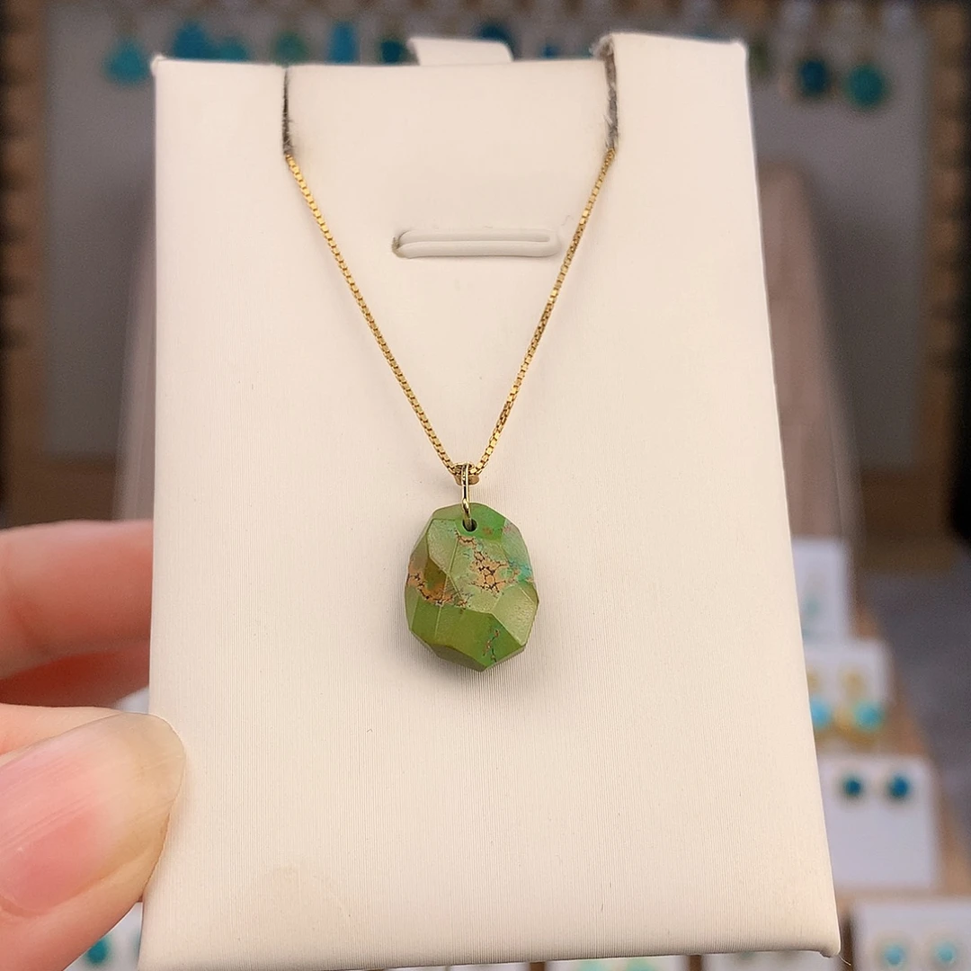 绿松石未镶嵌颈饰