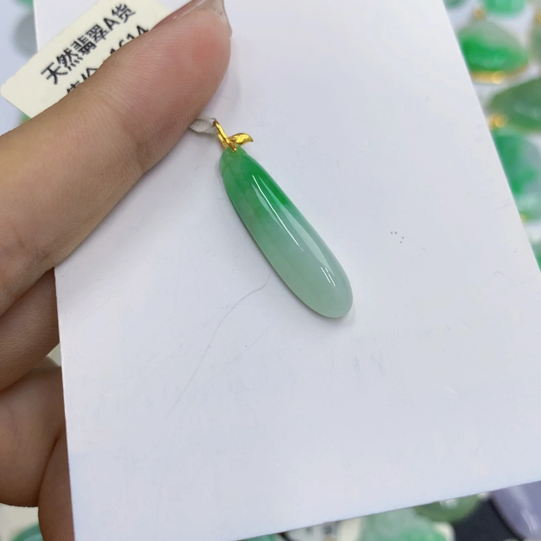 颈饰18K金镶嵌翡翠翡翠
