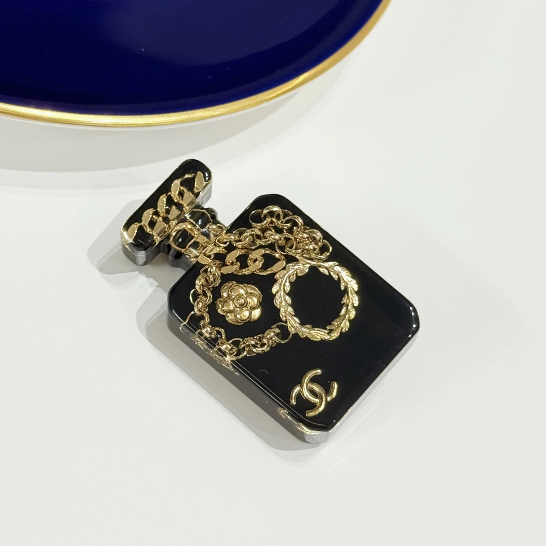 95新 Chanel/香奈儿 Chanel21S黑金亚克力香水瓶胸针29426775