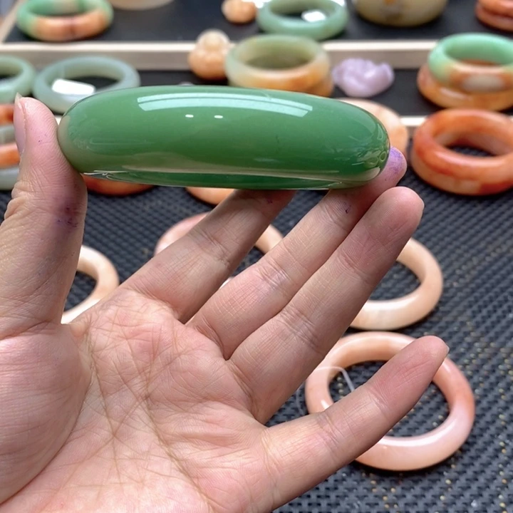 石英质玉手镯未镶嵌小*兽