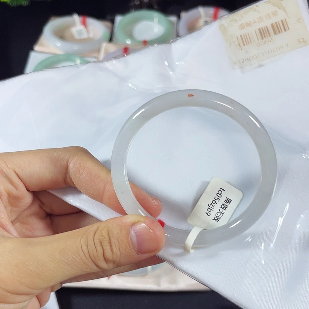 未镶嵌手镯翡翠天然翡翠手镯