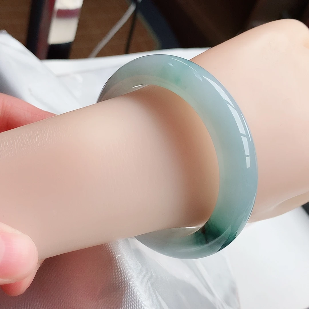 翡翠手镯未镶嵌天然翡翠A货