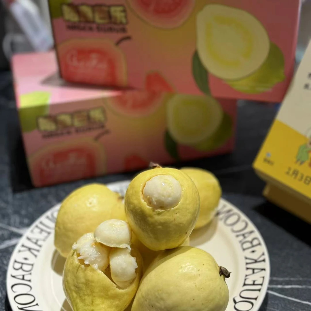 树上熟奶油芭乐一件2.8斤左右