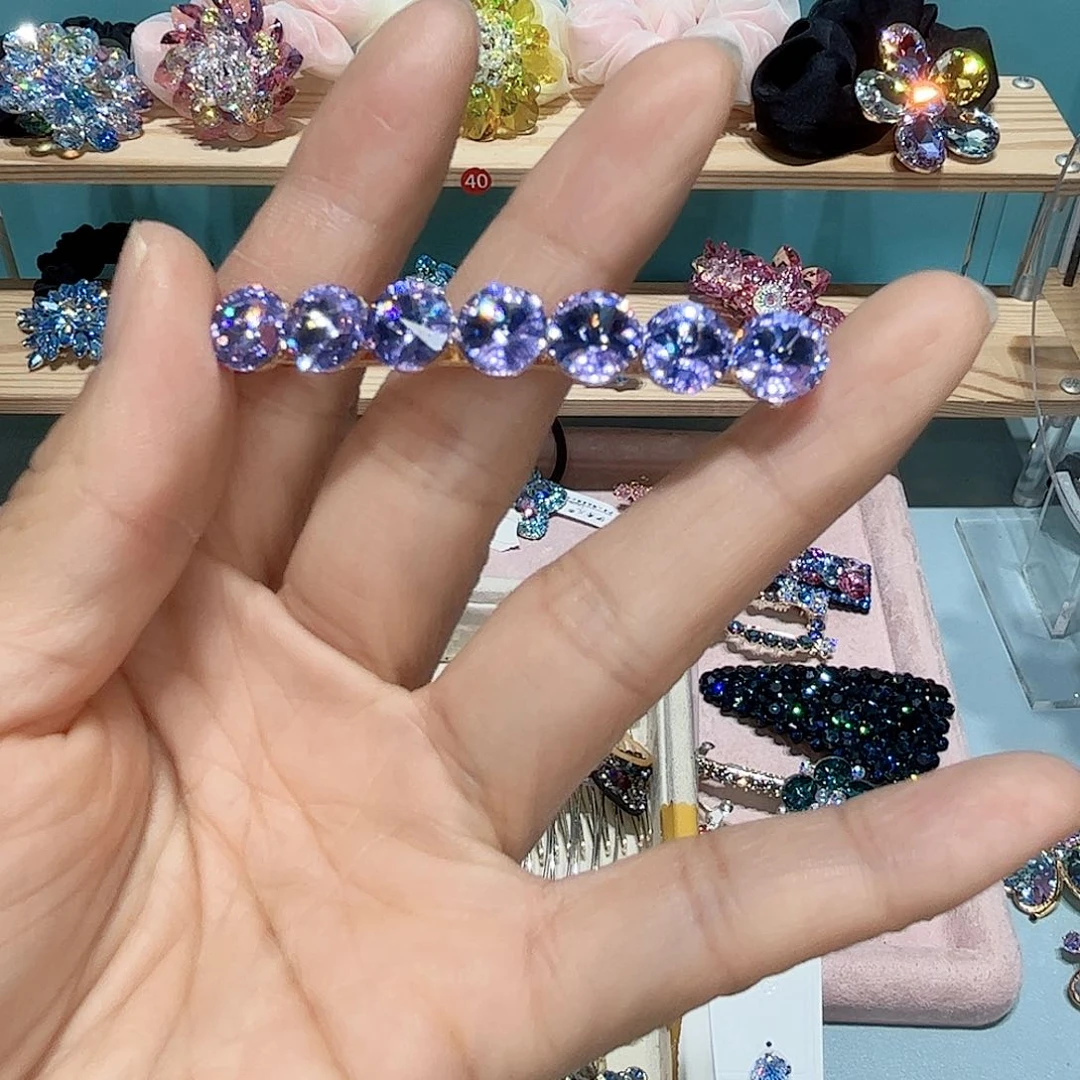 木***…皮质铁合金发夹固定