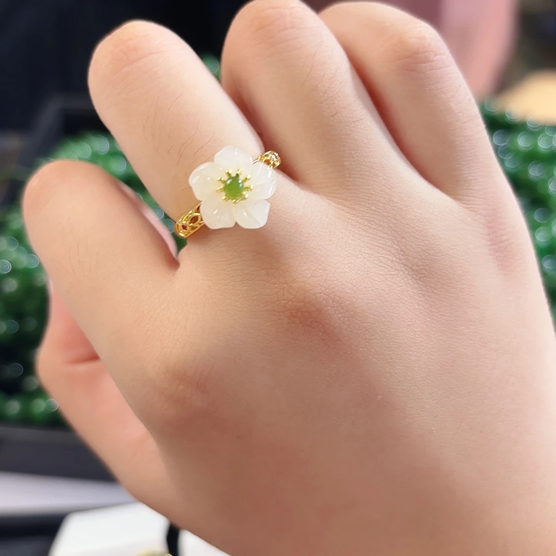 颈饰未镶嵌和田玉白玉花花戒指