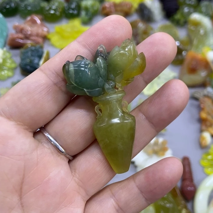 未镶嵌蛇纹石玉挂件